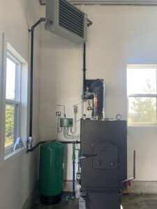 Wood boiler unit with cast door and green expansion tank